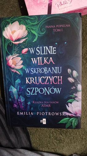 W ślinie wilka w skrobaniu kruczych szponów