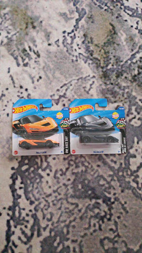 Zestaw Hotwheels MCLAREN W1 dwa kolory. 