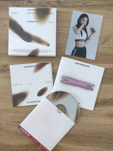 Kpop lesserafim unforgiven compact sakura