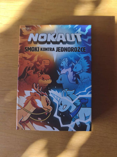 Nokaut. Smoki kontra jednorożce.