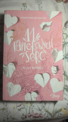 11 papierowych serc