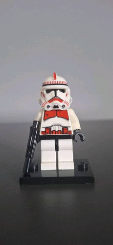 Lego Shock Trooper z czarnymi biodrami minifigurka 