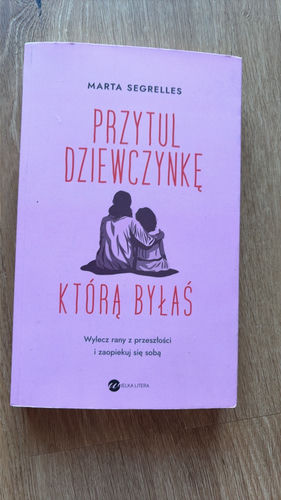 Przytul dziewczynkę, którą byłaś