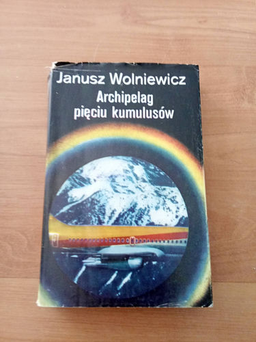 Archipelag pięciu kumulusów Wolniewicz