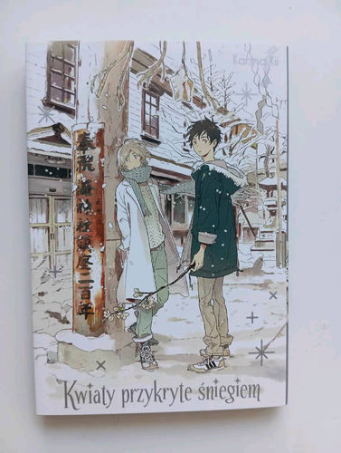 Kwiaty przykryte śniegiem