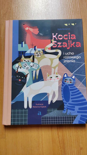 Kocia Szajka i ucho różowego jelenia