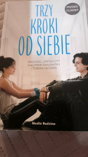 Trzy kroki od siebie
