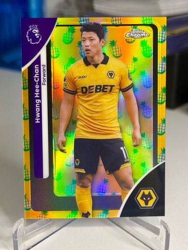 Hwang Hee-Chan Wolverhampton Wanderers karta kolekcjonerska Topps Chrome Premier Pineapple Refractor