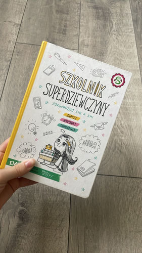 Szkolnik superdziewczyny. Zorganizuj się z Emi 
