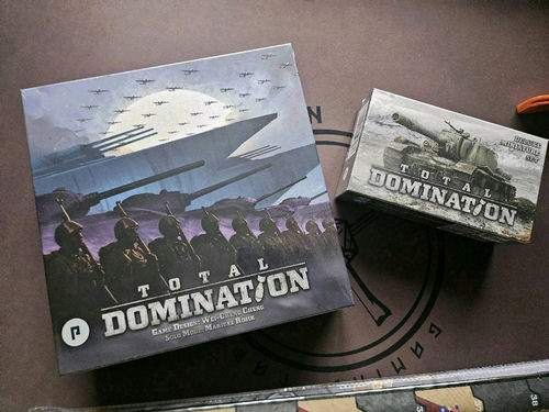 Total Domination + mata + figurki