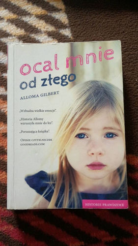 Ocal mnie od złego : okrutna przybrana matka i zniszczone dzieciństwo