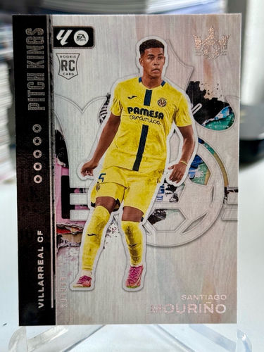 Santiago Mourino Villarreal CF karta kolekcjonerska Panini Pitch KingsRC Rookie Card Level 1