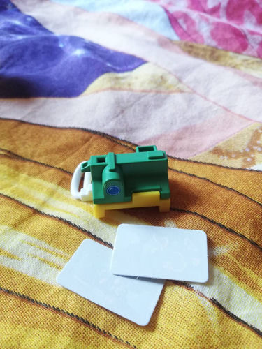 Zabawka dla dzieci Kinder niespodzianka figurka aparat fotograficzny 