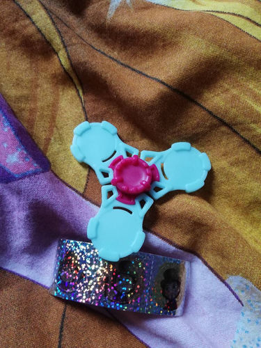 Zabawka dla dzieci Kinder niespodzianka figurka willy wonka bączek fidget spinner spinning top