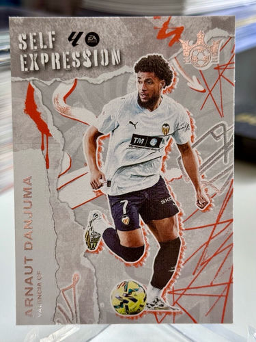 Arnaut Danjuma Valencia CF karta kolekcjonerska Panini Pitch King Self Expression